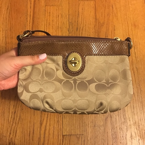 Authentic COACH wristlet - Picture 7 of 7